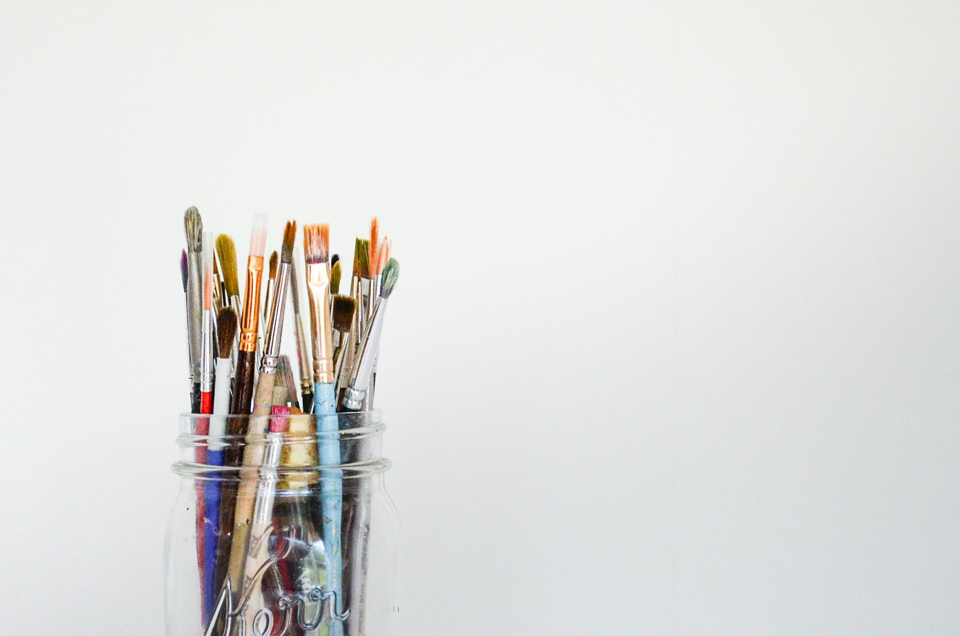Connect with artists for great book cover design - Photo by Debby Hudson on Unsplash