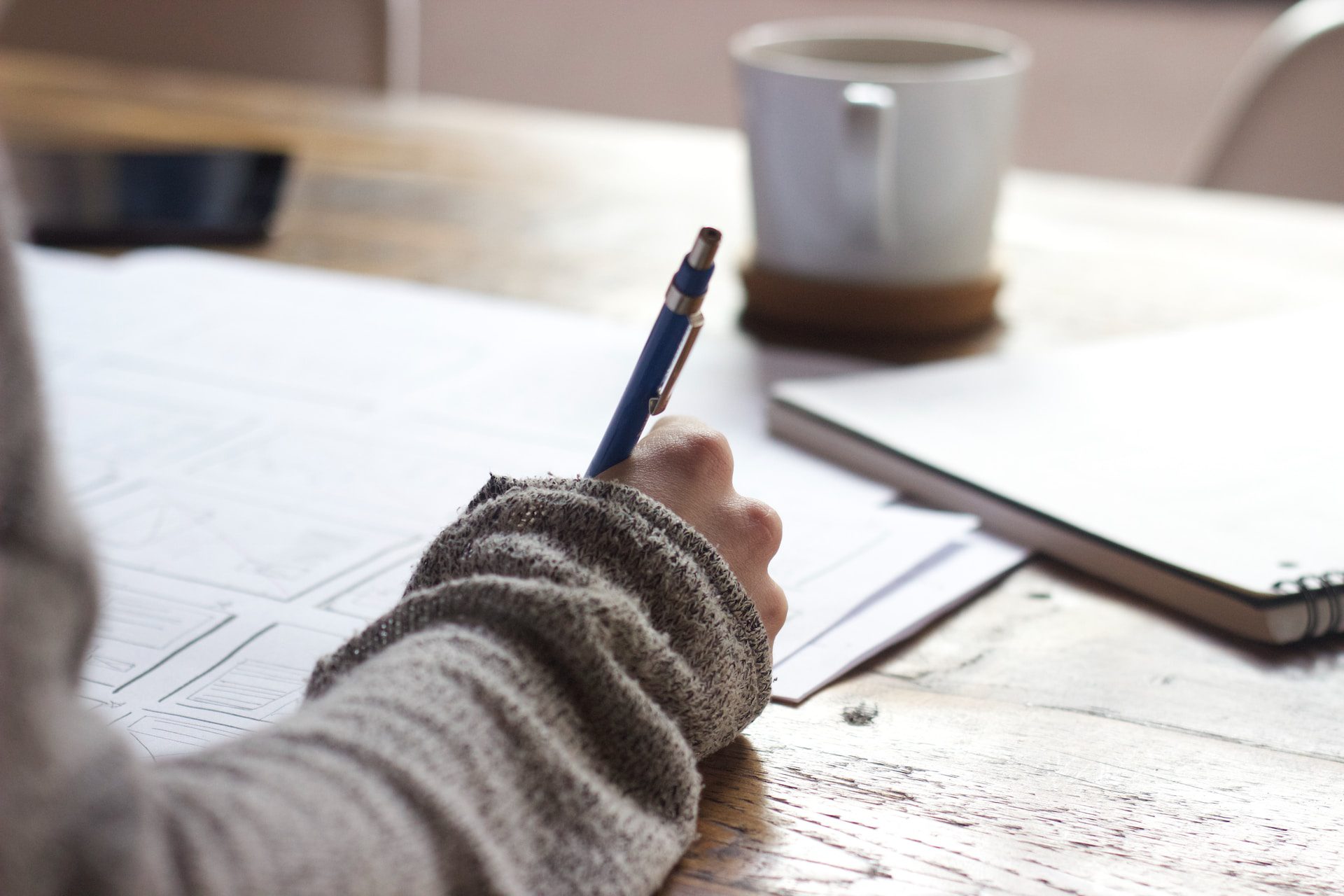 A writer making a novel plan - Photo by Unseen Studio on Unsplash