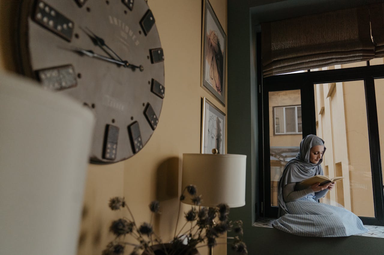 Reading to strengthen writing - Photo by cottonbro studio