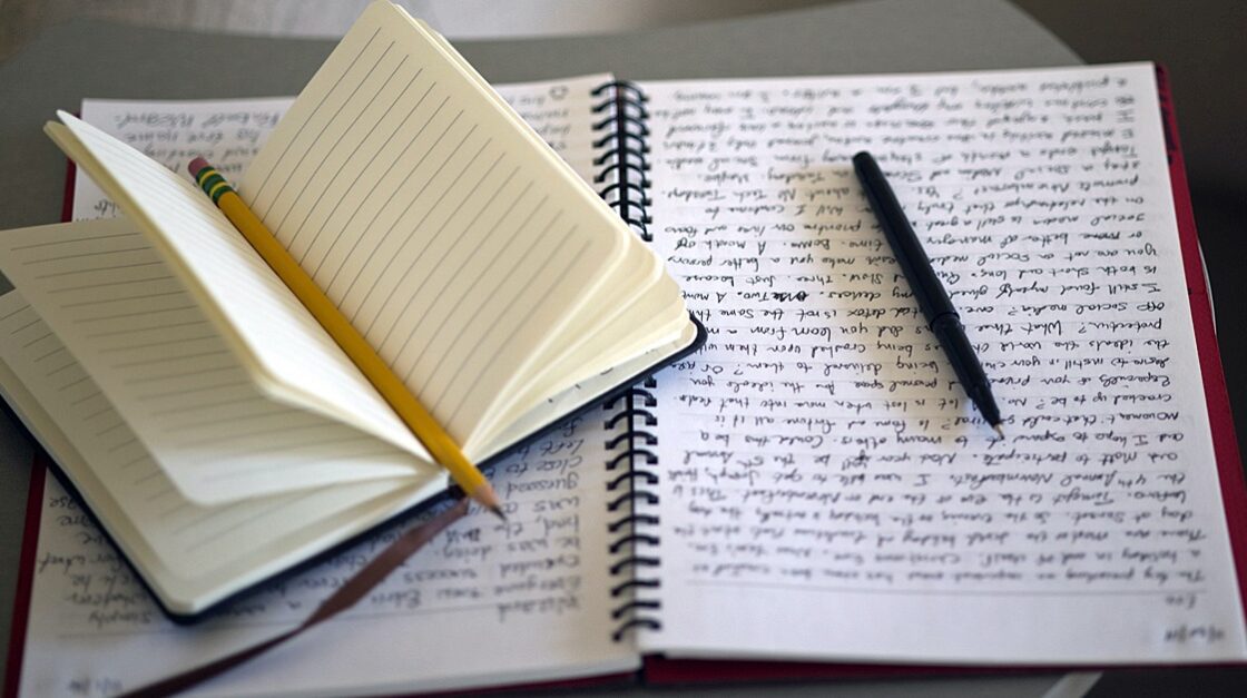 Maintain flow and pacing in your creative writing - Photo by Joshua Hoehne for Unsplash